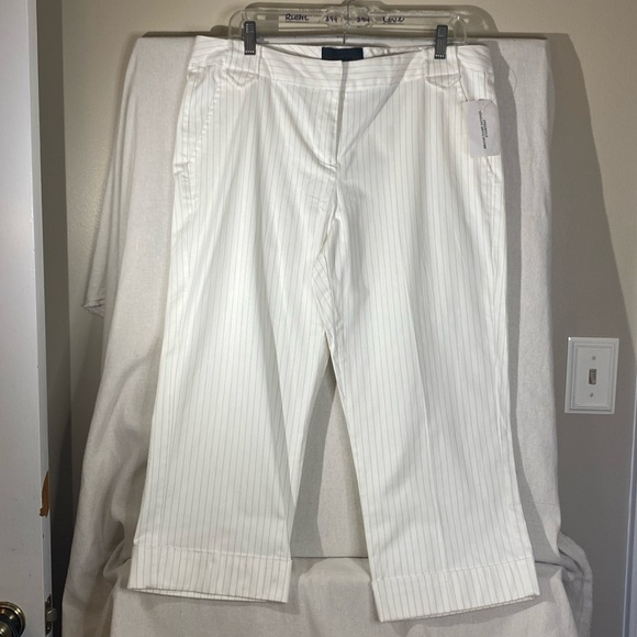 The Limited Pants - The Limited White w/Black Pin Stripe Capri Size 12